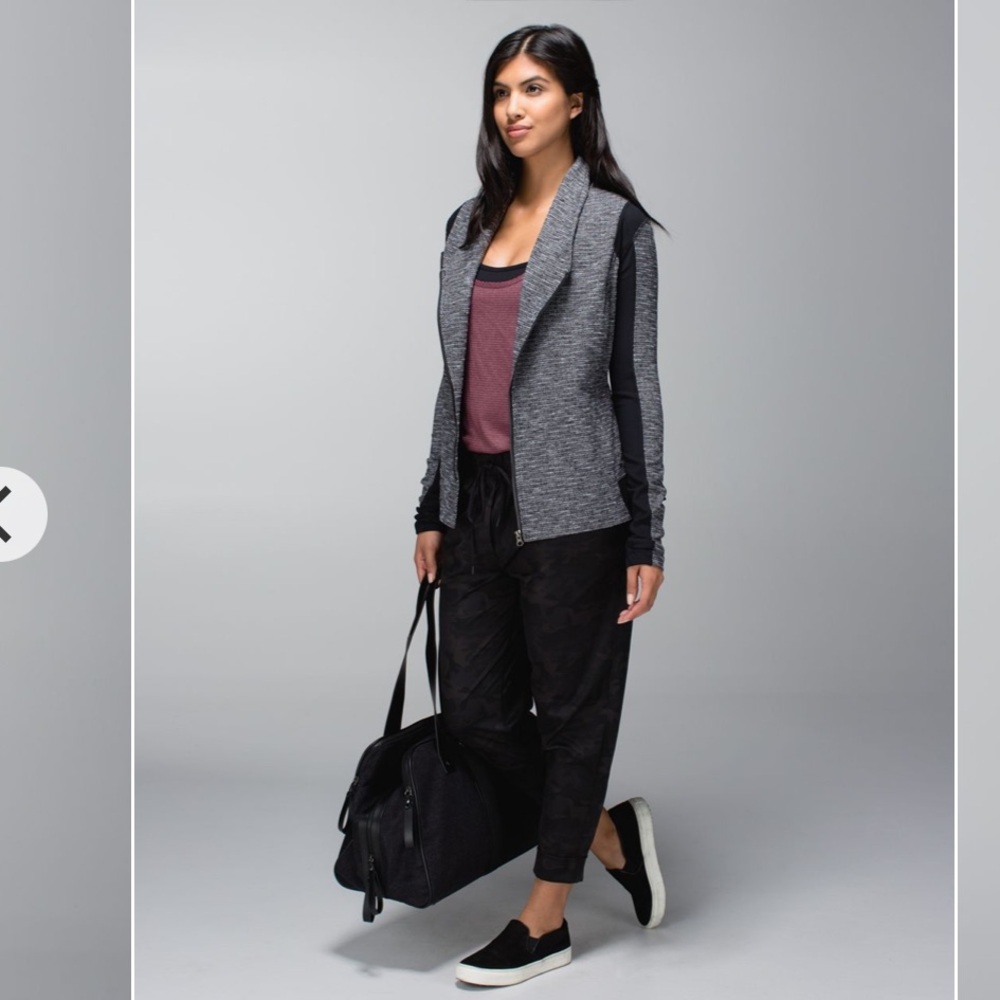 Lululemon Bhakti Yoga Jacket in Coco Pique Black / Black, size 6 - Picture 3 of 13